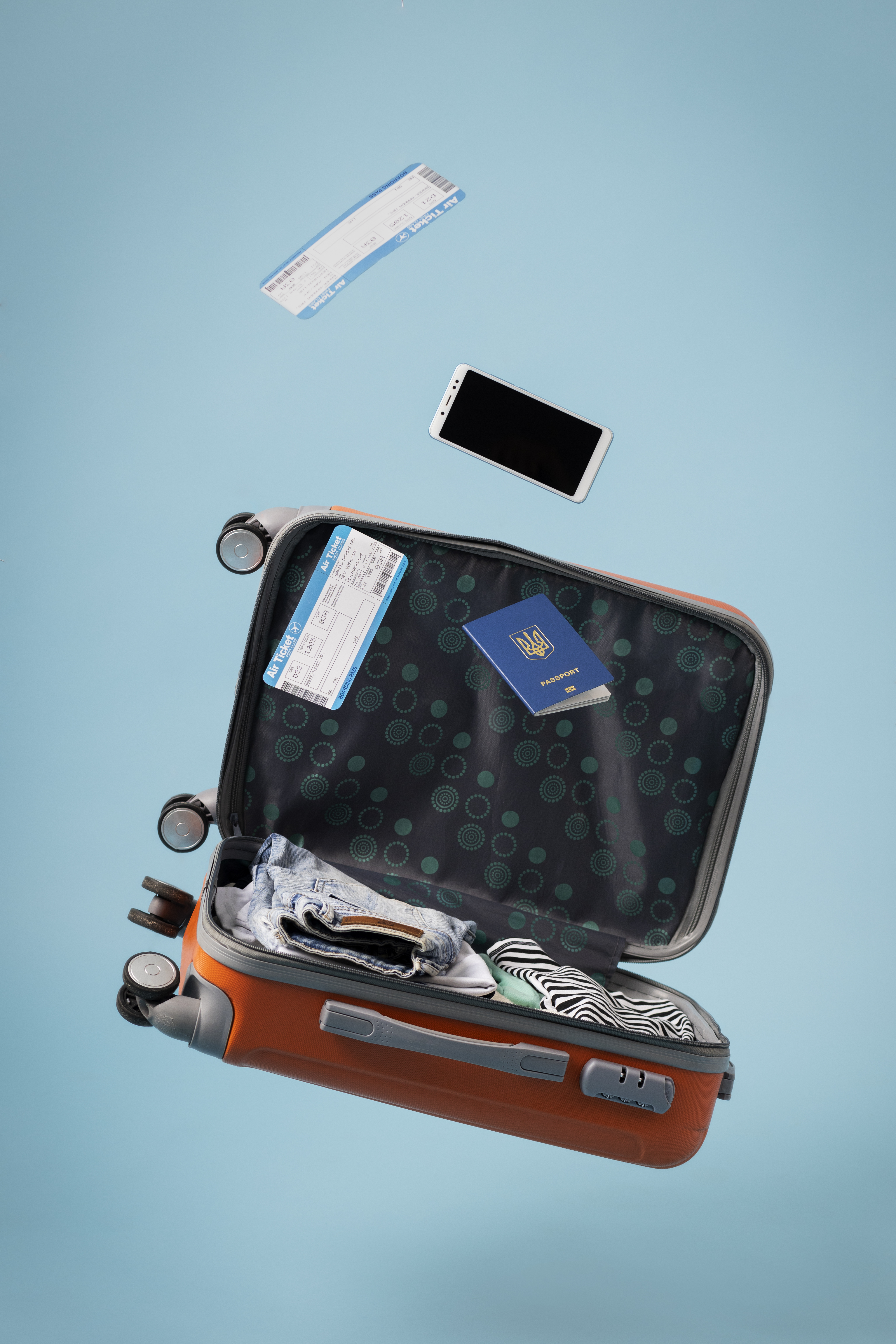 Custom Solutions From logos to bulk orders, we customize bags for schools, colleges, and businesses. - iGlobal Bags