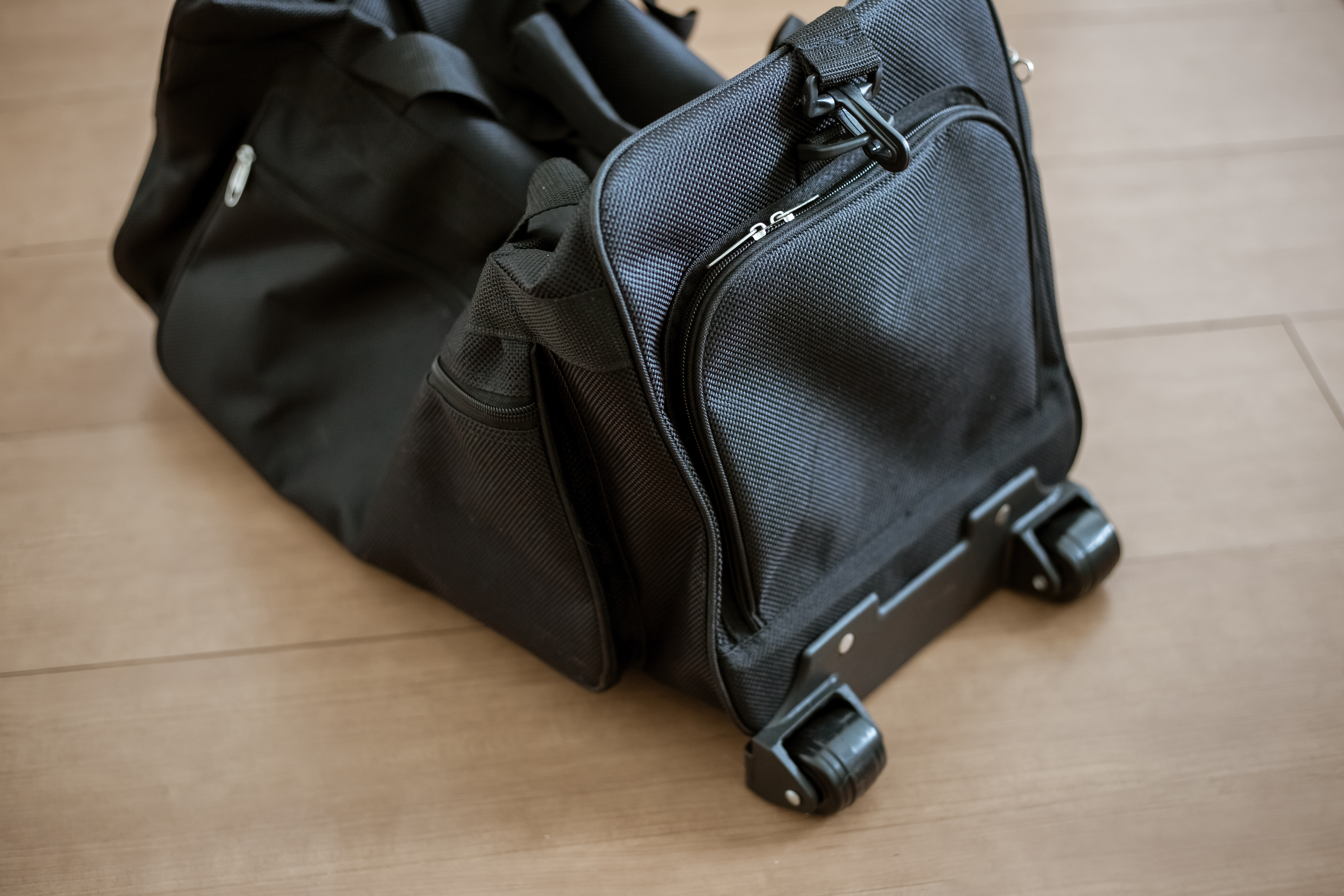 Custom Solutions From logos to bulk orders, we customize bags for schools, colleges, and businesses. - iGlobal Bags