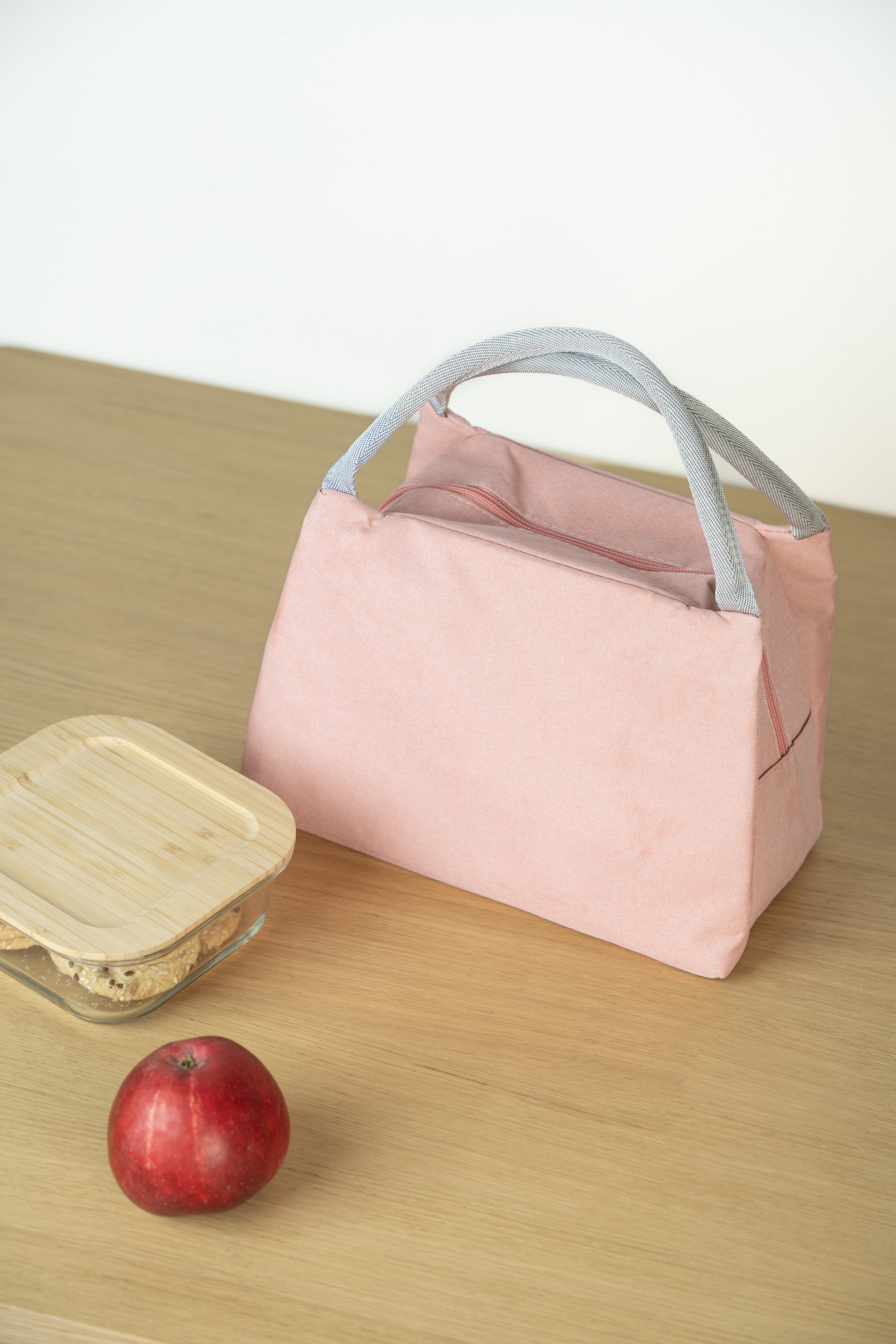 Custom Solutions From logos to bulk orders, we customize bags for schools, colleges, and businesses. - iGlobal Bags